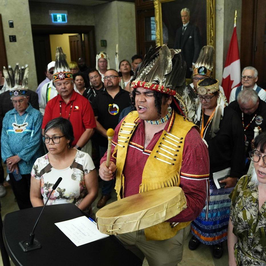 Federal power to sidestep Indian Act removed from major projects bill